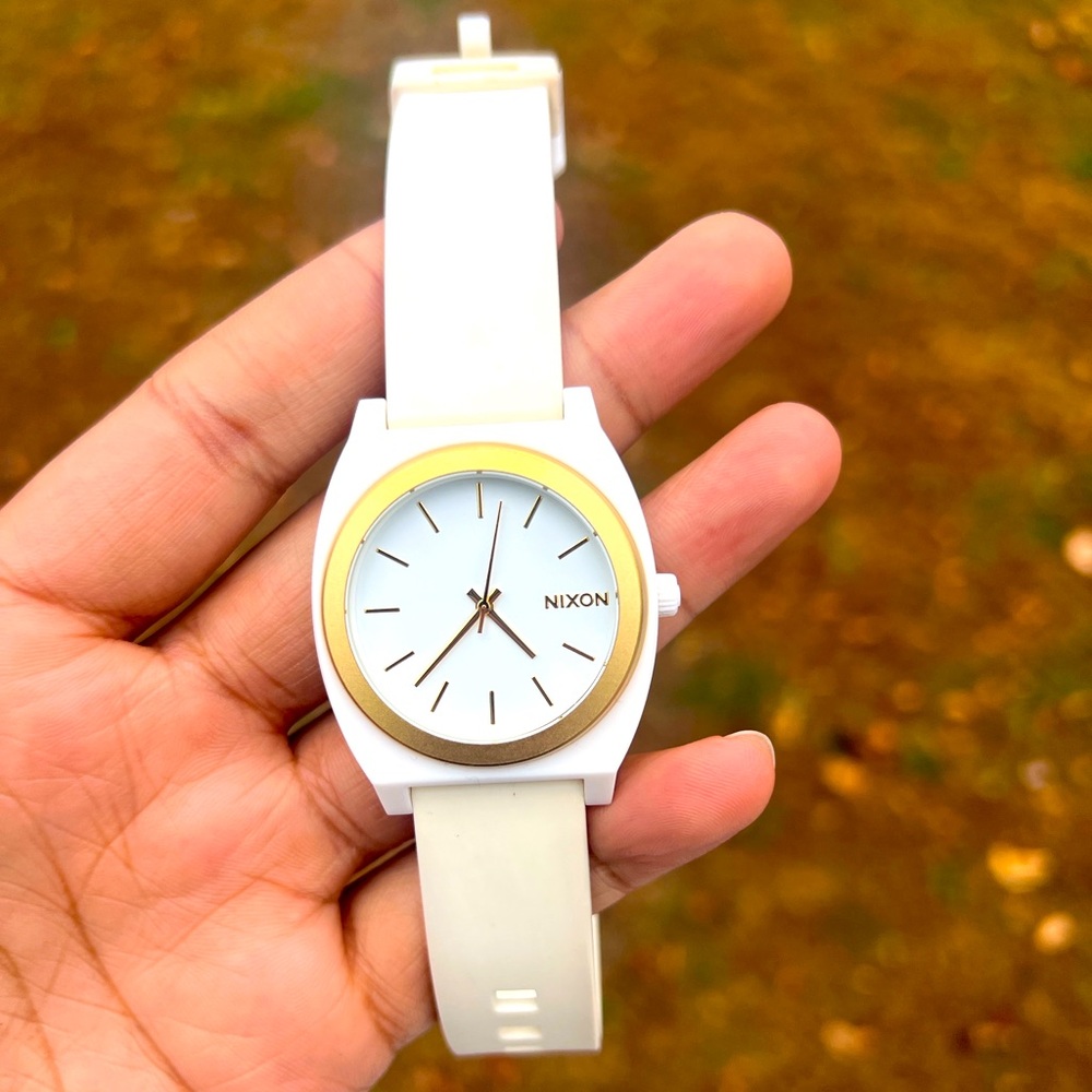 Nixon Time Teller white with gold bezel